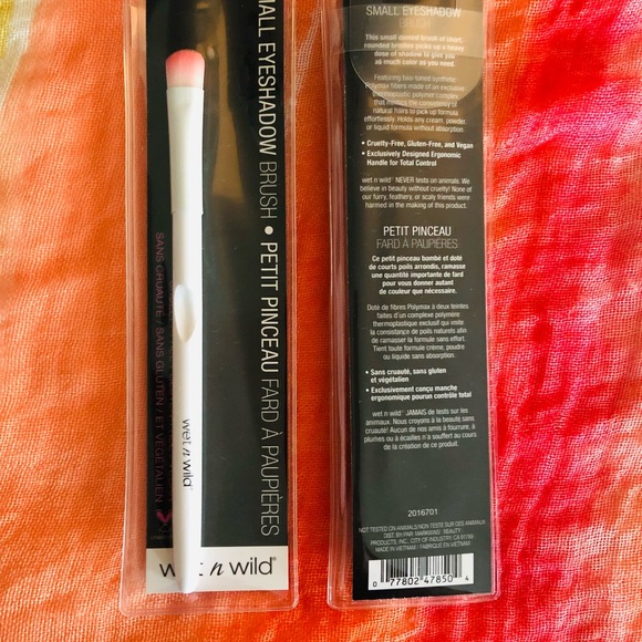 Wet n Wild 3 piece cosmetic brushes - Picture 4 of 6